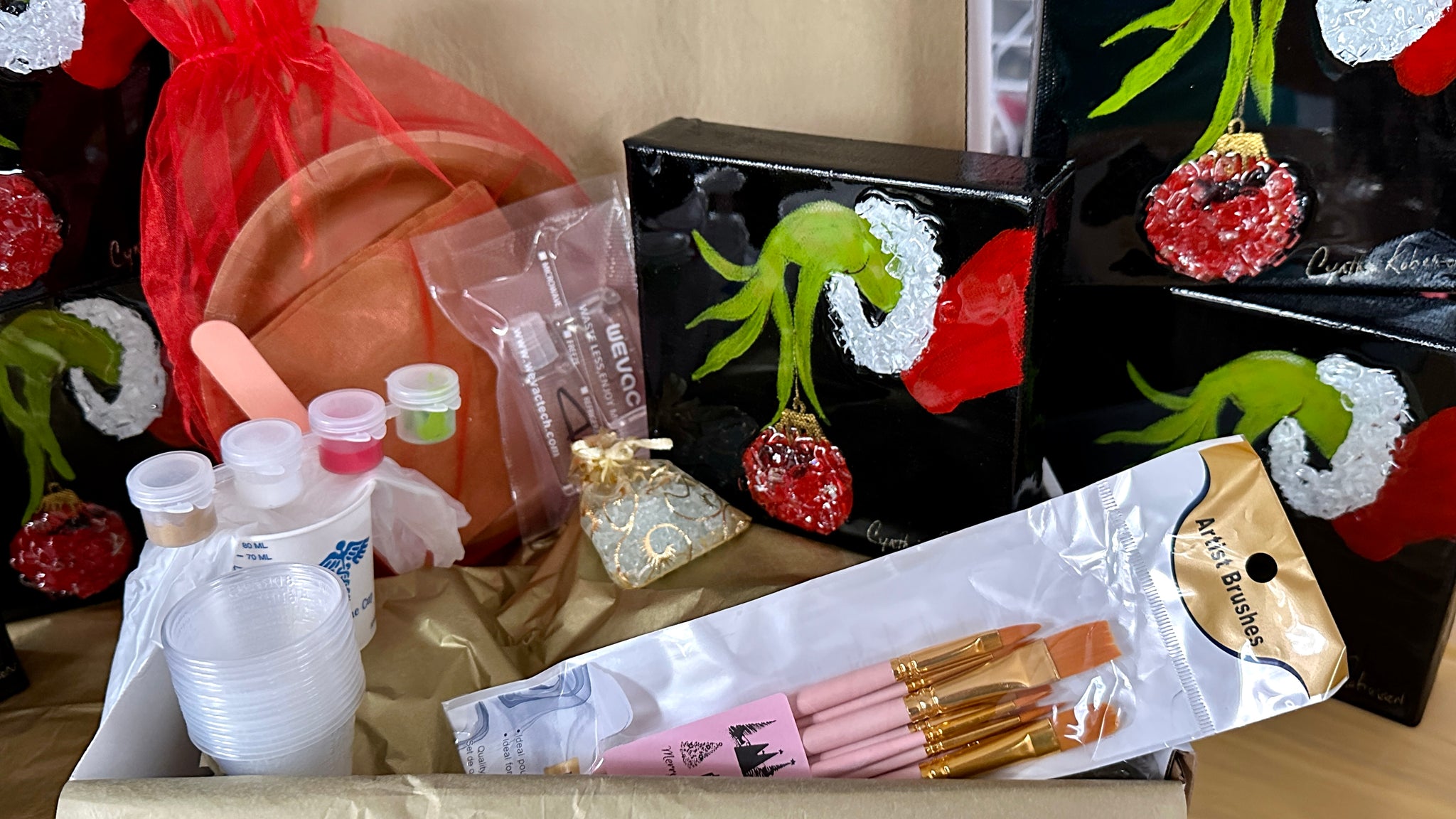 Grinch Holiday Box with Free Shipping – Unforgettable Glass Act